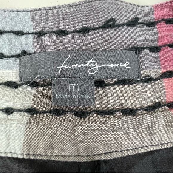 Twenty One Woman’s Red White and Black High Waist Fully Lined Plaid Skirt Size M - Picture 10 of 11